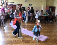 Zajączek dla dzieci ze Stowarzyszenia "Mali Niewidzialni"