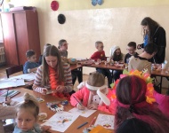 Zajączek dla dzieci ze Stowarzyszenia "Mali Niewidzialni"